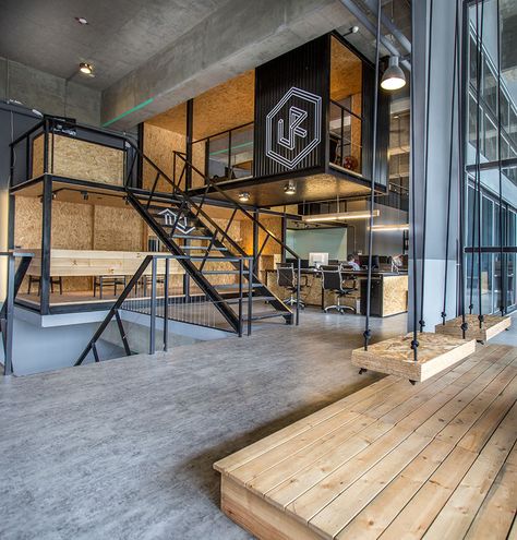 Image 6 of 16 from gallery of ALP Logistic Office / JC Architecture. Photograph by Zach Hone Warehouse Office Design, Interior Design Hd, Gym Designs, Backyard Baseball, Warehouse Office, Industrial Office Design, Commercial And Office Architecture, Loft Office, Warehouse Design