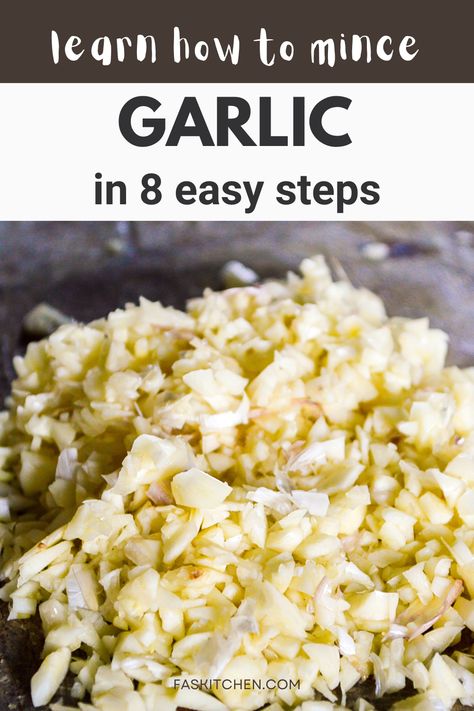 A simple and clear step-by-step guide on how to mince garlic, perfect for improving your cooking skills. Ideal for both beginners and experienced cooks. #Garlic #CookingTips How To Make Minced Garlic, How To Mince Garlic, Mincing Garlic, Garlic Press, Fresh Garlic, Minced Garlic, Like A Pro, Easy Steps, Easy Step