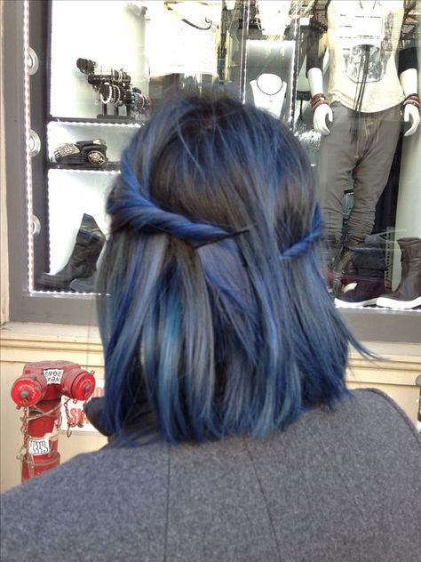 New navy blue hair! Done by Eve at Arrojo NYC! Thank you thank you! Shaggy Pixie, Hair Color Purple, Pretty Hair Color, Short Hair Color, Penteado Cabelo Curto, Dye My Hair, Hair Color Ideas, Blonde Hair Color, Ombre Hair