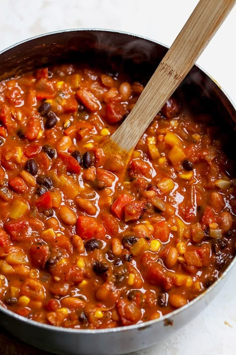 Chilli Recipe Vegetarian, Black Bean Pumpkin Chili, Vegetarian Pumpkin Chili, Chili With Cornbread, Pumpkin Chilli, Fall Chili, Cornbread Croutons, Pumpkin Chili Recipe, Vegetable Chili