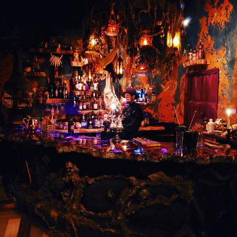 Cocktails And Screams Orlando Just Opened A Hidden Witch Bar - Narcity