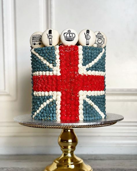 Posh Little Cakes on Instagram: “Union Jack 🇬🇧 Cake #poshlittlecakes #perthcake #perthcakes #cakesofperth #cakedesign #cakedecorating #perthbaker #perthbakery #acdnmember…” Uk Flag Cake Ideas, Coronation Cake Ideas, Union Jack Cookies, Queens Jubilee Cake Ideas, England Cake Theme, Union Jack Cake Ideas, Union Jack Cake, England Cake, British Cake