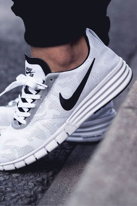 Nike Free Runners, Nike Free Run, Skate Wear, Nike Basketball Shoes, Nike Free Shoes, Nike Shoes Outlet, Nike Shox, Nike Basketball, Nike Shoes Women