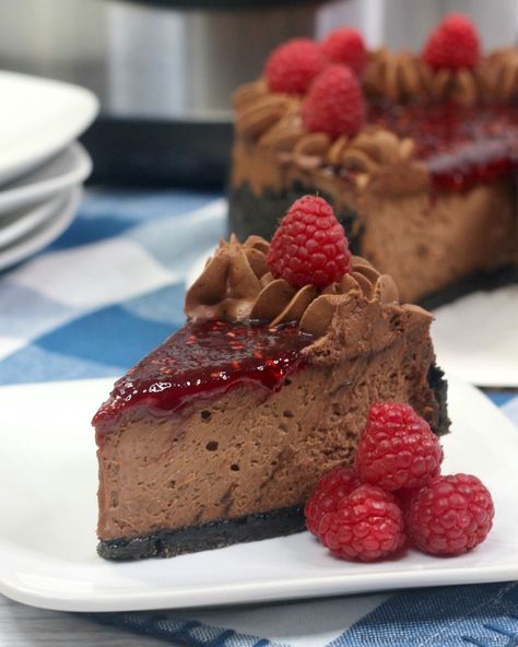 Raspberry No Bake Cheesecake, The Best Cheesecake, Chocolate Crumbs, Chocolate Raspberry Cheesecake, Oreo Cookie Crust, Chocolate Cheesecake Recipes, Chocolate Crust, Raspberry Recipes, Best Cheesecake