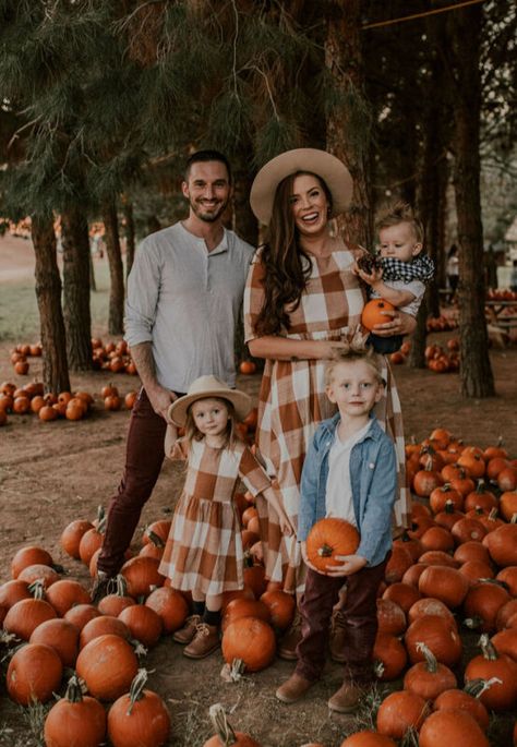 Family Outfits For The Pumpkin Patch - Whitney Irene Family Photo Pumpkin Patch, Family Photoshoot Pumpkin Patch, Pumpkin Patch Family Photos Outfit, Family Pumpkin Patch Photoshoot, Pumpkin Patch Family Outfits, Family Pumpkin Patch Pictures Outfits, Outfits For The Pumpkin Patch, Family Pumpkin Patch Pictures, Pumpkin Patch Photoshoot Family