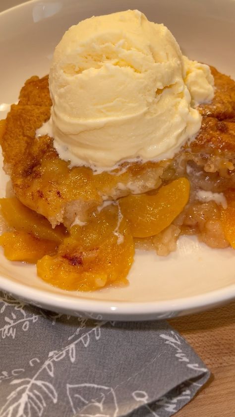 kardeabrown on Instagram: I wanted to keep this entire peach cobbler to myself but I shared lol and now I’m sharing this recipe with you all! Get a 19x13 casserole… Kardea Brown, Homemade Peach Cobbler, Fresh Peach Cobbler, Southern Peach Cobbler, Peach Cobbler Easy, Peach Cobbler Recipe, Fresh Peaches, Vanilla Bean Ice Cream, 12 Tomatoes