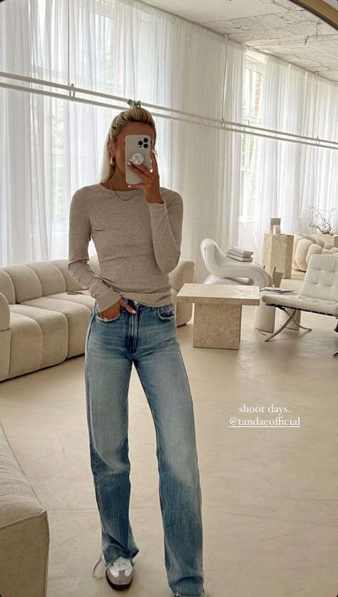 Casual Game Outfits, Elevated Basics Aesthetic, Easy Outfits For Moms, Cute Casual Dinner Outfits Winter, Paige Lorenze Outfits, Casual Banquet Outfits For Women, Passport Picture Outfit, Casual Family Dinner Outfit, 2025 Clothing Trends