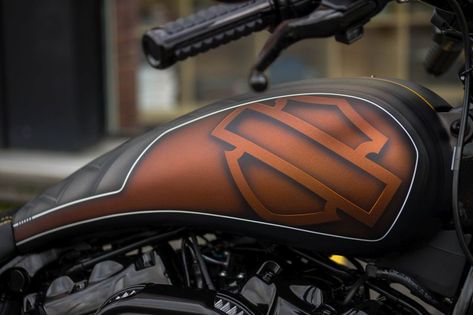 Harley-Davidson® Art Softail "Competitor 3.0" by BTChoppers Harley Davidson Painting, Harley Davidson Images, Custom Motorcycle Paint Jobs, Paint Bike, Street Glide Harley, Harley Davidson Artwork, Custom Motorcycles Harley, Custom Paint Motorcycle, Motorcycle Paint Jobs