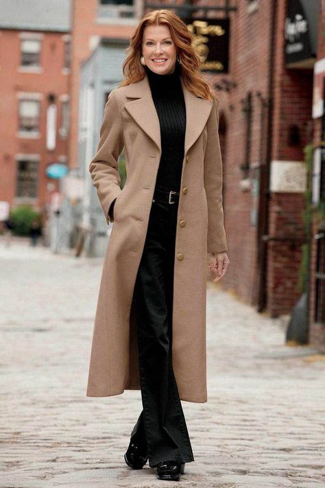 Camel Coat / street style fashion / fashion week #coat #fashion #womensfashion #streetstyle #ootd #style / Pinterest: @fromluxewithlove Walking Down The Street, Coat Outfit, Long Wool Coat, Camel Coat, Baby Boomer, Red Coat, Rain Coat, Silver Fox, Coat Outfits