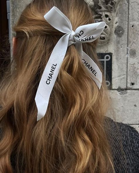 Modern Glam Wedding, Light Academia Aesthetic, Money Girl, Super Rich Kids, Parisian Life, October 2, Glam Wedding, Old Money Aesthetic, Bow Hair Clips