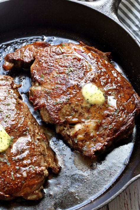 Boneless Beef Ribeye Steak Recipe, Boneless Rib Eye Steak Recipes, Boneless Ribeye Steak Recipes, Rib Eye Steak Recipes Oven, Cooler Recipes, Steak Healthy, Chuck Steak Recipes, Eye Roast, Cast Iron Skillet Recipes Dinner