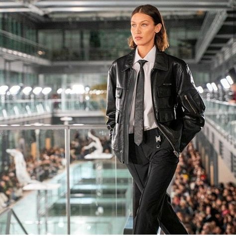 Bella Hadid Walking for Alyx  Studio Menswear FW20 Bella Hadid Suit, Alyx Studio, Bela Hadid, Police Jacket, Masculine Outfits, Model Runway, Bella Hadid Outfits, Daily Fashion Inspiration, 1017 Alyx 9sm