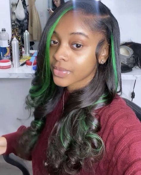 Green Peekaboo Sew In, Sew In With Green Highlights, Dark Green Skunk Stripe Hair, Green Skunk Stripe Hair Black Women, Green Peak A Boo Hair, Skunk Stripe Quick Weave, Quick Weave Hairstyles With Color, Peekaboo Sew In, Green Skunk Stripe