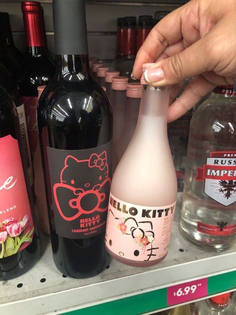 Hello Kitty Alcohol, Hello Kitty Ideas, Kitty Ideas, Black Hello Kitty, Pretty Alcoholic Drinks, Kitty Clothes, Hello Kitty Clothes, Hello Kitty Aesthetic, Hello Kitty Accessories