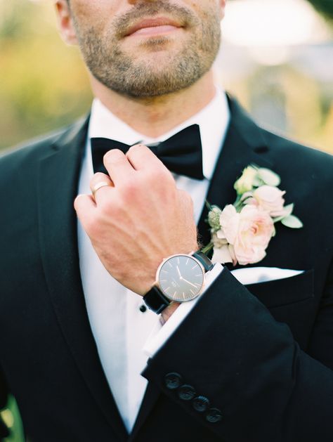 Groomsmen Wedding Photos, Groom Watch, Pose Pengantin, Groom Photoshoot, Groomsmen Photos, Groom Ties, Groom Getting Ready, Groom Poses, Groom Photo