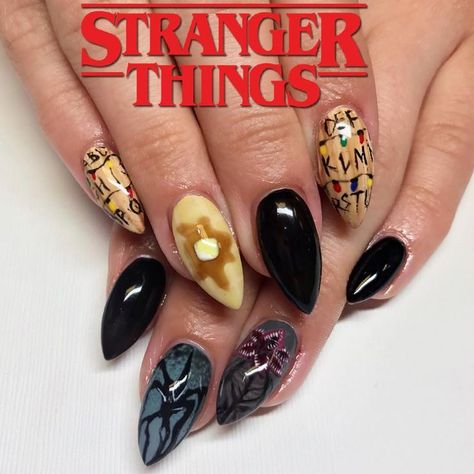 Stranger Things Acrylic Nails, Stranger Things Nails Easy, Stranger Things Nails Designs, Stranger Things Dress, Christmas Nails 2019, Scary Nails, Quince Nails, Starnger Things, Horror Nails