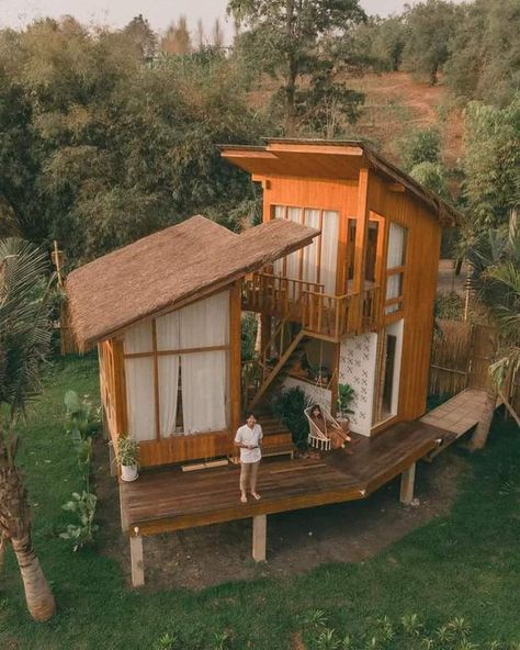 Boho Bungalow, A Small House, Tiny House Inspiration, Seni Dan Kraf, Earthship, Tiny House Cabin, Living Ideas, Tiny House Living, Sims House