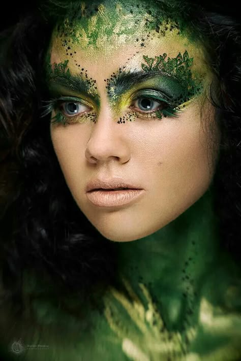 Fairy Body Art, Unseelie Fae Costume, Green Forest Makeup, Gaia Costume, Earth Element Makeup, Dryad Makeup, Fantasy Sfx Makeup, Green Fantasy Makeup, Forest Goddess Makeup