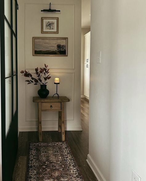 End Of Hallway, Landing Decor, Narrow Hallway Decorating, Corner Decor, Casa Vintage, Neutral Home, Hall Decor, Home Entrance Decor, Decor Home Living Room