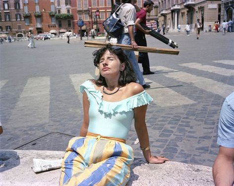 10  Rare Photos Of 1980s Italy Reveal The True Meaning Of 'Living La Dolce Vita' Charles H Traub, 90s Italy, 80s Photography, 1980s Aesthetic, Style Année 80, Italian Life, Martin Parr, Fashion 80s, Influential Women