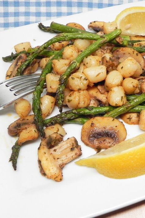 Scallops Asparagus, Bay Scallop Recipes, Bay Scallops, Asparagus And Mushrooms, Lemon Pepper Seasoning, Scallop Recipes, Asparagus Recipe, Sea Food, Roasted Potatoes