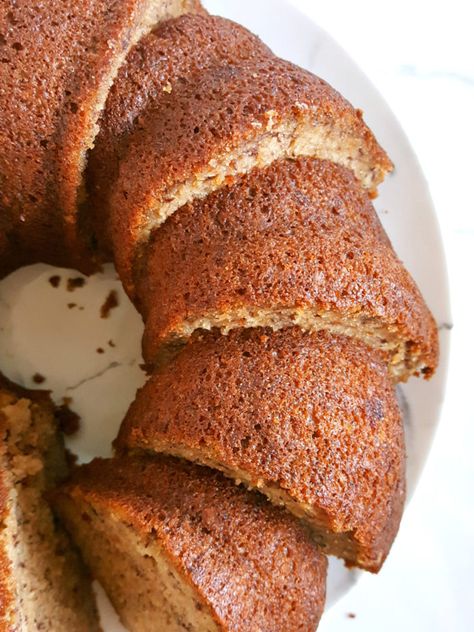 Sour Cream Banana Bread Moist, Banana Bundt Cake Recipes Sour Cream, Banana Bread Snack Cake, Banana Bread Recipe In Bunt Pan, Banana Bread Bundt Cake Easy Recipes, Bundt Banana Bread Recipe, Bundt Pan Banana Bread, Banana Bread Recipe Bundt Pan, Bundt Cake Banana Bread