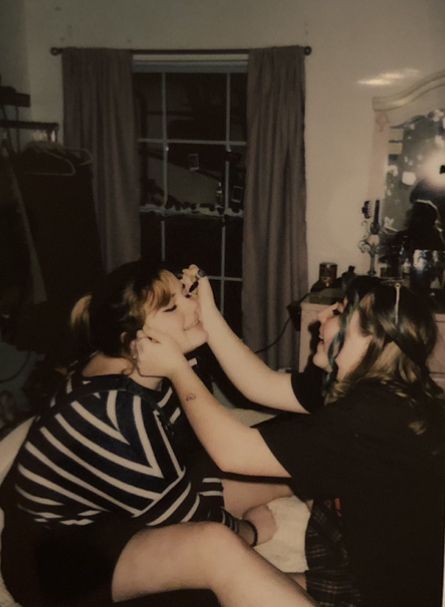 Bedroom Pics With Friends, Birthday Party With Friends Pictures Aesthetic, Sleep Over Astethic, Sleepover Polaroids, Sleep Over Aesthetic Friends, Sleepover Ideas Aesthetic Photos, Sleepover Pictures Aesthetic, Sleep Over Photoshoot, Sleepover Asethic