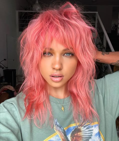 20 Flattering Shaggy Hair to Inspire You Oval Face Bangs, Bubblegum Pink Hair, Pink Hair Color, Cotton Candy Hair, Light Pink Hair, Candy Hair, Fall Hair Cuts, Hair Color Pink, Edgy Hair