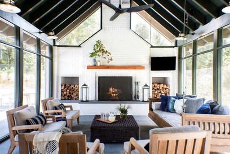 15 Splendid Transitional Sunroom Designs Youll Love To Have In Your Home Screen Porch With Fireplace, Rustic Sunroom, Farmhouse Sunroom, Porch With Fireplace, Sunroom Remodel, Small Sunroom, Porch Design Ideas, Living Pool, Screened Porch Designs