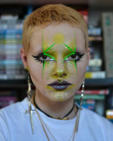 my name is Seven! on Instagram: “Hes green  Photo by @slugsushi  Neon green eyeliner from @stylcosmetics Neon green eyeshadow from @glamouredgebeauty  #avantgarde…” Neon Green Eyeliner, Neon Green Eyeshadow, Green Eyeliner, Eyeliner Designs, Space Makeup, Neon Makeup, High Fashion Makeup, Alt Makeup, Drag King