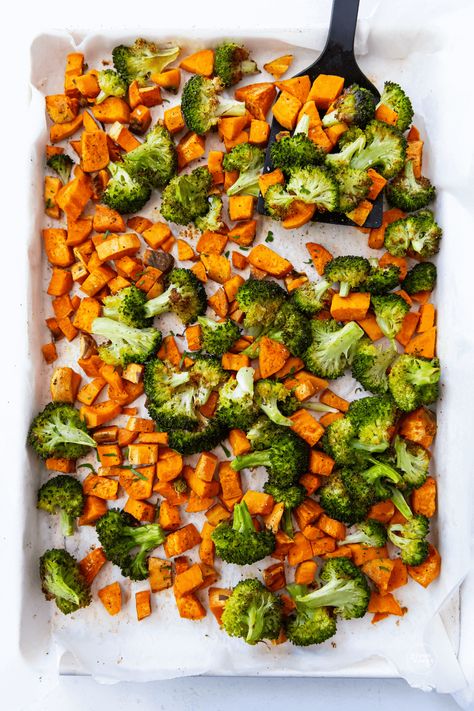 You will love these healthy, oven roasted broccoli and sweet potatoes recipe, a great, healthy side dish with perfected roasted and crispy vegetables. Recipe via @thefreshcooky #roastedvegetables #sweetpotatoes #broccoli #healthyside Roasted Sweet Potato Broccoli, Sweet Potato Oven Roasted, Sweet Potato And Broccoli Roasted, Oven Roasted Sweet Potatoes And Broccoli, Sheet Pan Sweet Potatoes And Broccoli, Roasted Sweet Potato And Brussel Sprouts, Sheet Pan Sweet Potatoes And Veggies, Sweet Potato Broccoli Sheet Pan, Roasted Broccoli And Sweet Potatoes