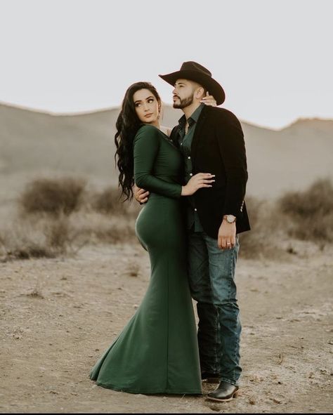 Vaquero Family Pictures, Emerald Dress Engagement Pictures, Engagement Photoshoot Ideas Mexican, Charro Engagement Photos, Chambelanes Vaqueros Outfits Green, Elegant Western Engagement Photos, Elegant Western Outfits Women, Wedding Vaquero, Quinceanera Family Outfits