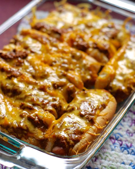 Oven Hot Dogs, Chilli Cheese Dogs, Chili Dog Bake, Baked Chili Cheese Dogs, Chili Cheese Hot Dog, Chili Dog Casserole, Bologna Recipes, Baked Hot Dogs, Hot Dogs Recipes