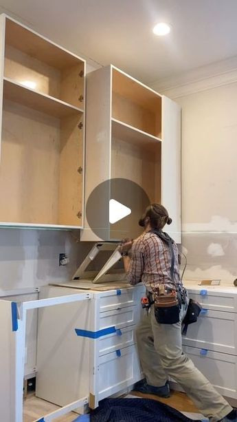 Corin Weis on Instagram: "Have you ever seen a jig like this?   #cabinets #kitchen #interiordesign #kitchendesign #kitchencabinets #design #kitchenremodel #homedecor #furniture #home #cabinetry #cabinet #woodworking #customcabinets #interior #remodel #renovation #homedesign #kitchendecor #countertops #remodeling #bathroom #kitchenrenovation #construction #contractor #cabinetmaker #decor #cabinetdesign #wood #interiors" Cabinet Installation Diy, Rehab Kitchen, Handyman Hacks, Build Cabinets, Kitchen Cabinet Plans, Installing Kitchen Cabinets, Stair Plan, Building Kitchen Cabinets, Workbench Designs