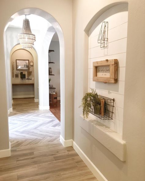 1,204 Likes, 58 Comments - Jaci Hodge (@shabbydesertnest) on Instagram: “My second shiplap niche is finally decorated  I ordered a personalized canvas in this Old Holland…” Farmhouse Niche Decor Ideas, Shiplap Alcove, Niche Decor Ideas, Jaci Daily, Wall Niche Ideas, Recessed Wall Niche, Wall Nook, Niche Decor, Silver Ring Design