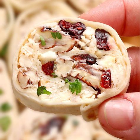 Cranberry Pecan Chicken Salad Roll Ups - Sugar Apron Cheesecake Lasagna, Cheesecake Tacos, Kielbasa Pasta, Tortilla Recipes, Tasty Appetizers, Chocolate Oatmeal Bars, Sopapilla Cheesecake, Bake Banana, Pecan Chicken Salads