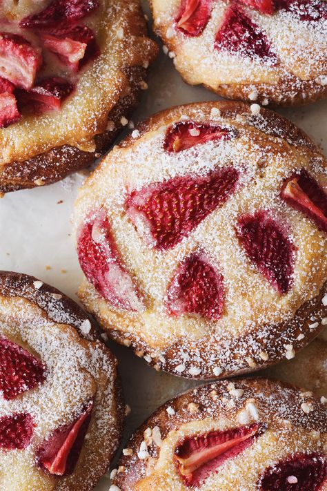 Strawberry Brioche, Paris Bakery, Music To My Ears, Sweet Recipes Desserts, Monterey Ca, Gourmet Cooking, Almond Cream, Bread Recipes Sweet, Sweet Pastries