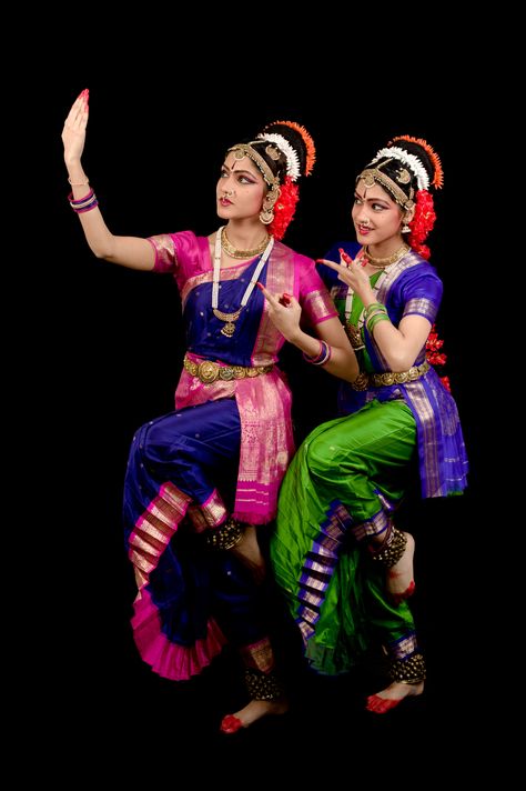 Bharatnatyam Costume, Bharatnatyam Poses, Indian Dance Forms, Indian Dances, Kuchipudi Dance, Bharatanatyam Costume, Bharatanatyam Dancer, Indian Classical Dancer, Bharatanatyam Poses