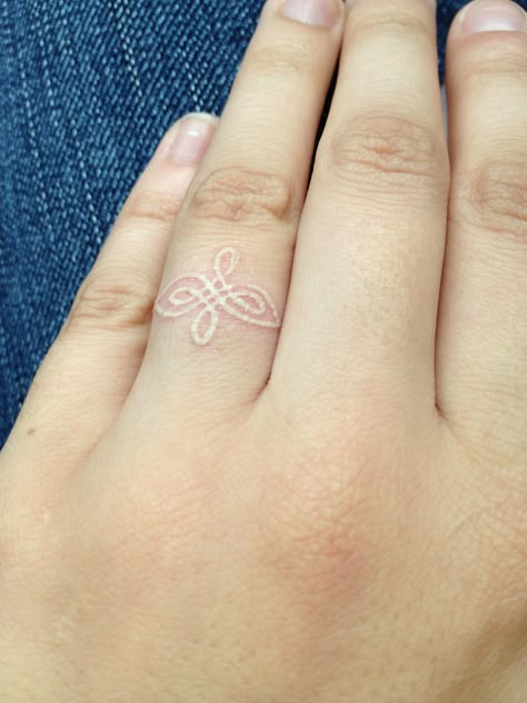 Wedding Band Celtic Knot Tattoo Celtic Ring Tattoo, Tattoos Celtic, Ring Tattoo Designs, Wedding Band Tattoo, Celtic Knot Tattoo, Ring Tattoo, Wedding Ring Tattoo, Tattoo Wedding Rings, Irish Tattoos