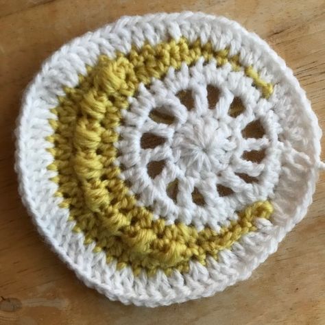 Crescent Moon pattern 🌙 Here is the pattern for... - crochetghoulie -> the lost hook✨ Moon Phases Crochet Pattern, Crescent Moon Crochet, Crescent Moon Pattern, Crochet Moon, Crochet Hdc, Crochet Geek, Moon Pattern, Freeform Crochet, Crochet Square