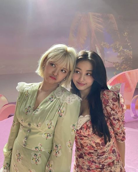 “Alcohol-free 🍹 Drank a lot 💙☺️” #JIHYO #JEONGYEON #JEONGHYO #TWICE Twitter Twice, Best Gg, Twice Chaeyoung, Park Jihyo, Twice Jihyo, Twice Tzuyu, Twice Kpop, Free Instagram, Momo Sana