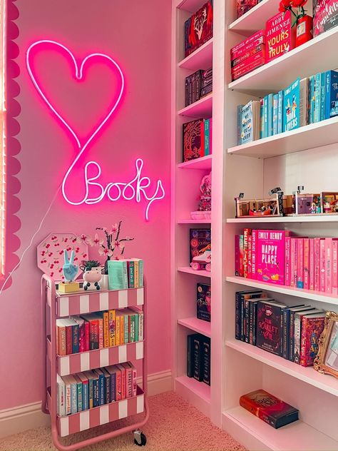 Y2k Bookshelf, Pink Library Aesthetic, Pink Bookstore, Bedroom Bookshelf Decor, Apartment Library, Pink Bookshelves, Pink Dorm Room Decor, Bookshelves In Bedroom, Colorful Room Decor