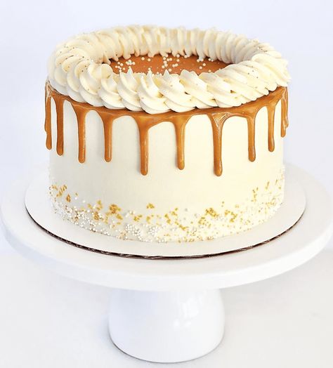 Caramel Cake Design, Caramel Cake Decoration, Cake Recipe For Decorating, Caramel Drip Cake, Chocolate Covered Strawberry Cake, Chocolate Caramel Cake, Bolo Red Velvet, Butterscotch Cake, Salted Caramel Cake