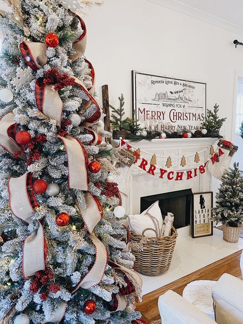 Holiday Decor Trends, Grateful For, Rustic Farmhouse Christmas, Wish You Merry Christmas, Christmas Decorating Ideas, Farmhouse Christmas Tree, Christmas Mantel Decorations, Christmas Tree Inspiration, Flocked Christmas Trees