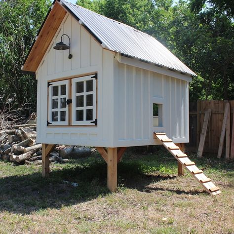 Sand Chicken Coop, Decorating Chicken Coop, Diy Outdoor Deck, Chicken Coop Wire, Simple Chicken Coop, Farm Chicken Coop, Chicken Coop Building Plans, Chickens Coop, Small Chicken Coops