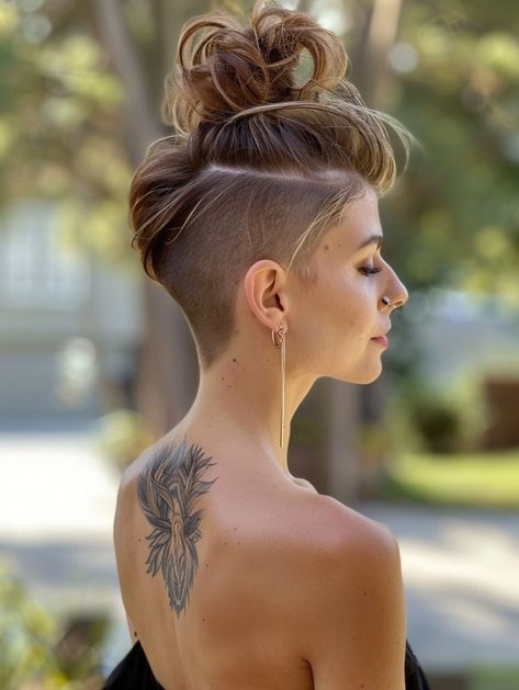 Woman Mohawk Hairstyles, Curly Undercut Women Long, Woman Shaved Hairstyles, Messy Bun Ideas, High Messy Bun, Bun Ideas, High Bun Hair, Shaved Hair Women, Split Dye