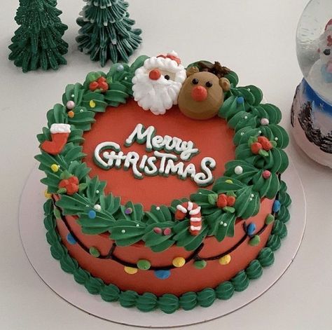 Easy Christmas Cake Decorating Ideas, Jul Kaka, Christmas Cakes Easy, Christmas Themed Cake, Christmas Cake Designs, Christmas Cake Decorations, Xmas Cake, Winter Cake, Creative Cake Decorating