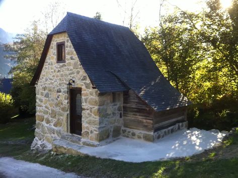 Charming Stone Tiny House: Moulin de Liar Tiny Stone Cabin, Stone Tiny House, Stone House In The Woods, Tiny Stone House, Farmhouse Property, Small Stone Cottage, Pinterest House, Small Stone House, Fantasy Terrain