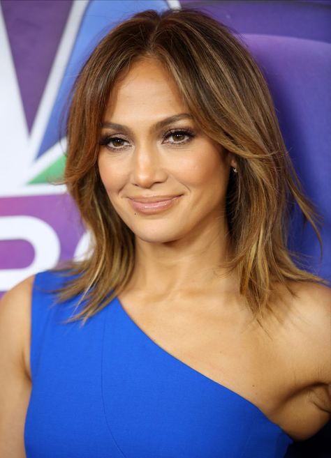 64 short hairstyles to inspire your next chop: Jennifer Lopez Jennifer Lopez Hair, Langham Hotel, Wedge Hairstyles, Medium Hair Styles For Women, Bouffant Hair, Asymmetrical Hairstyles, Shoulder Hair, Pasadena California, Funky Hairstyles