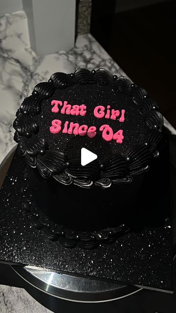 Small Cake Designs, Birthday Cake Round, Black Glitter Cake, Circle Cake, Small Birthday Cakes, Heart Shaped Cake, 21st Bday Ideas, Repeat Design, Cupcake Birthday Cake